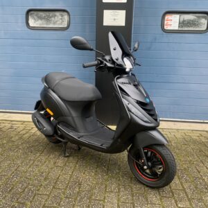 Piaggio Zip 4T met SP look kappen en alpha led slechts 3924km (verkocht)